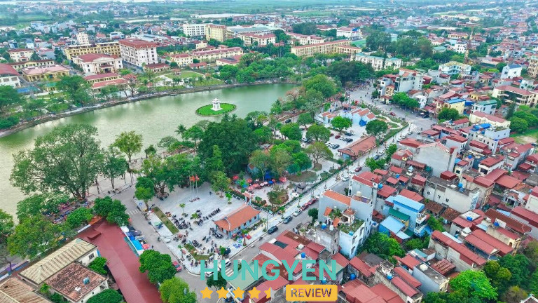 Hồ Bán Nguyệt ở Hưng Yên